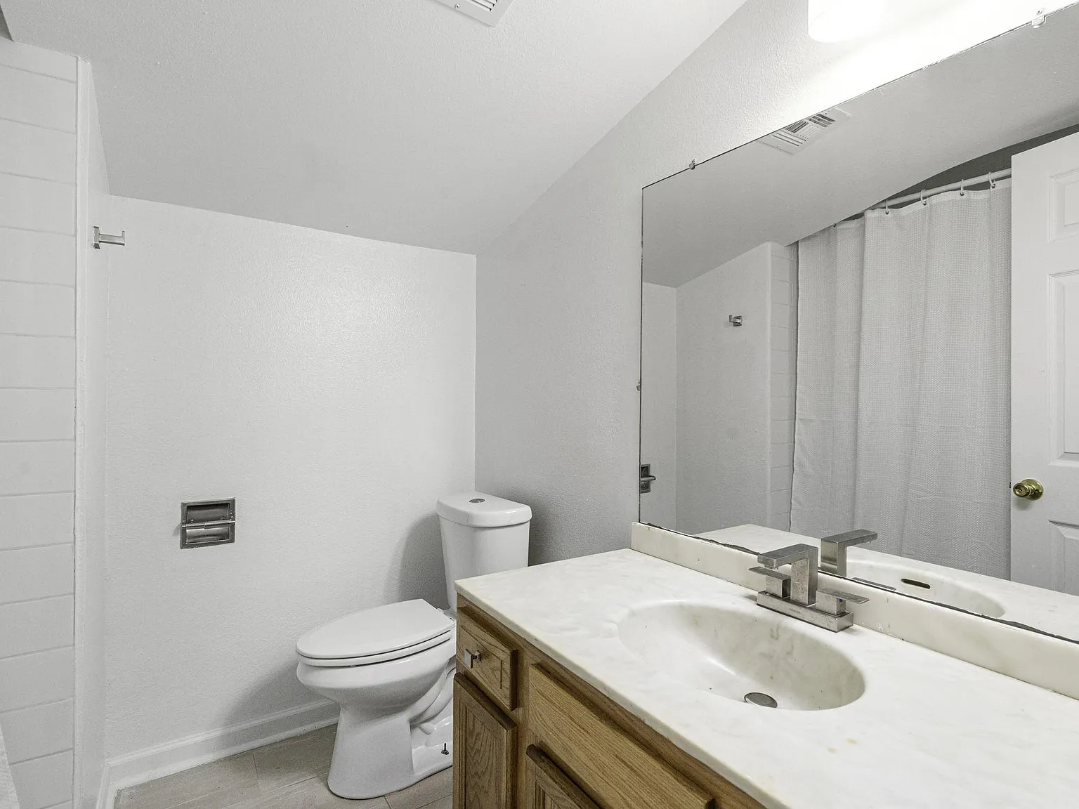 4 bed, 3.0 bath, 2950 sqft, $819 — Photo 4