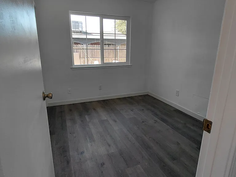 1541 N Central Ct — Photo 6