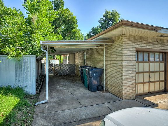 5th image of 817 SW 52nd St