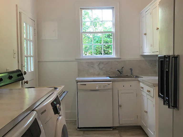 1057 Monroe St — Photo 5