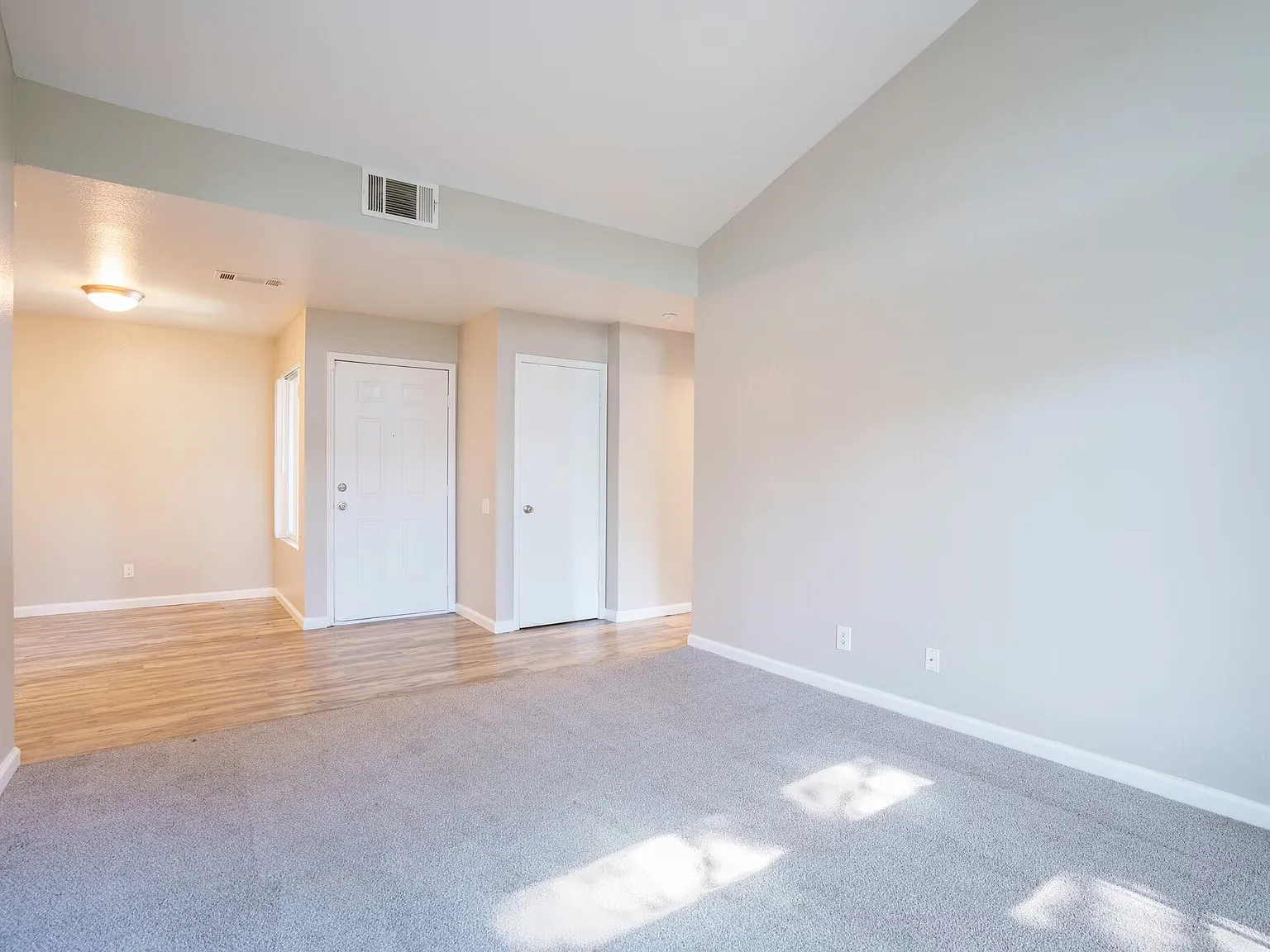 2 bed, 912 sqft, $2,207 — Photo 4