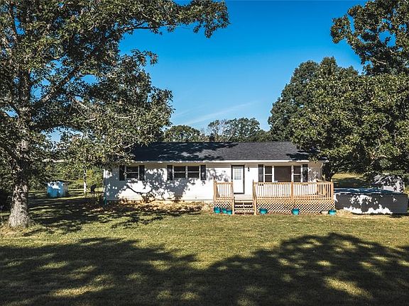 2nd image of 807 County Road 6410