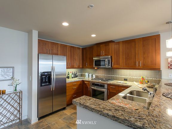 2nd image of 1515 Dock Street #907