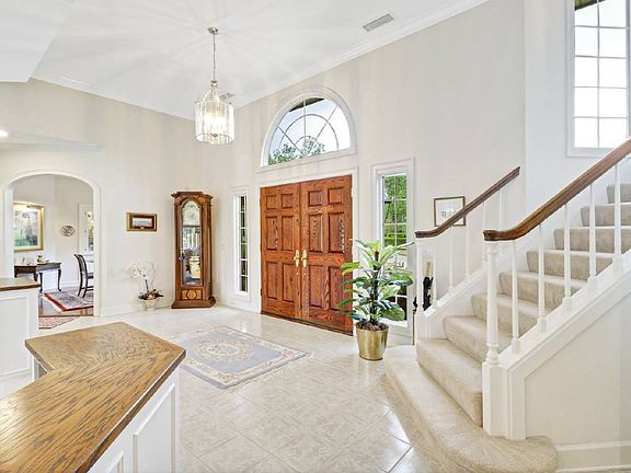 4th image of 33 Oyster Bay Pl