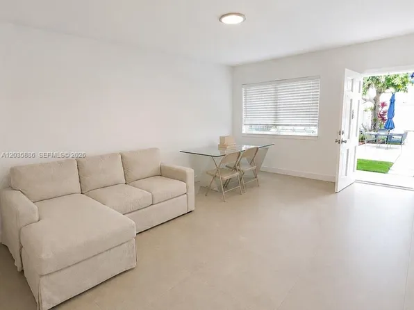 467 Golden Isles Dr APT 110, Hallandale, FL 33009