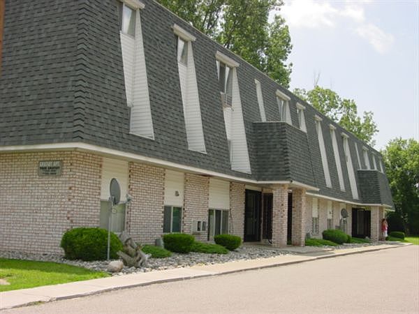 7889 Gratiot One Bedroom Apts.