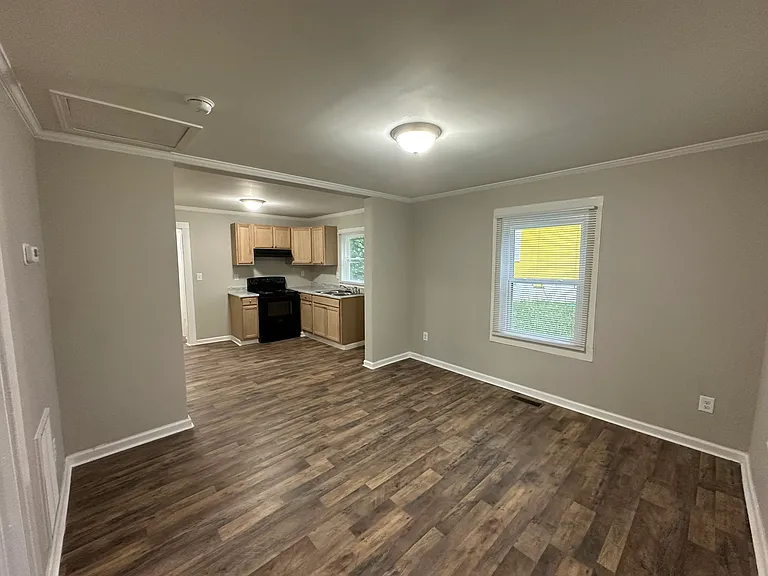 416 Airline Ave — Photo 4