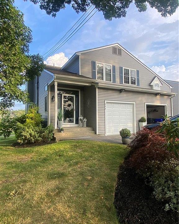 1st image of 24 Pond Ct #24A
