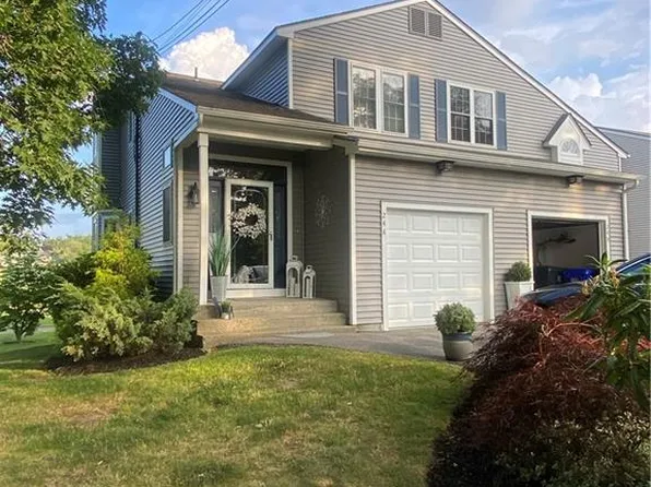 24 Pond Ct #24A, Providence, RI 02904