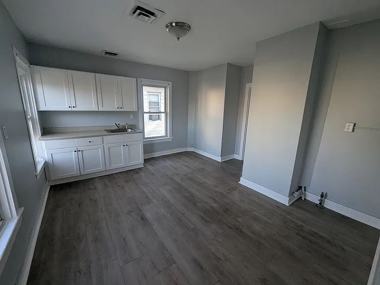 295 Lloyd St #2 — Photo 1