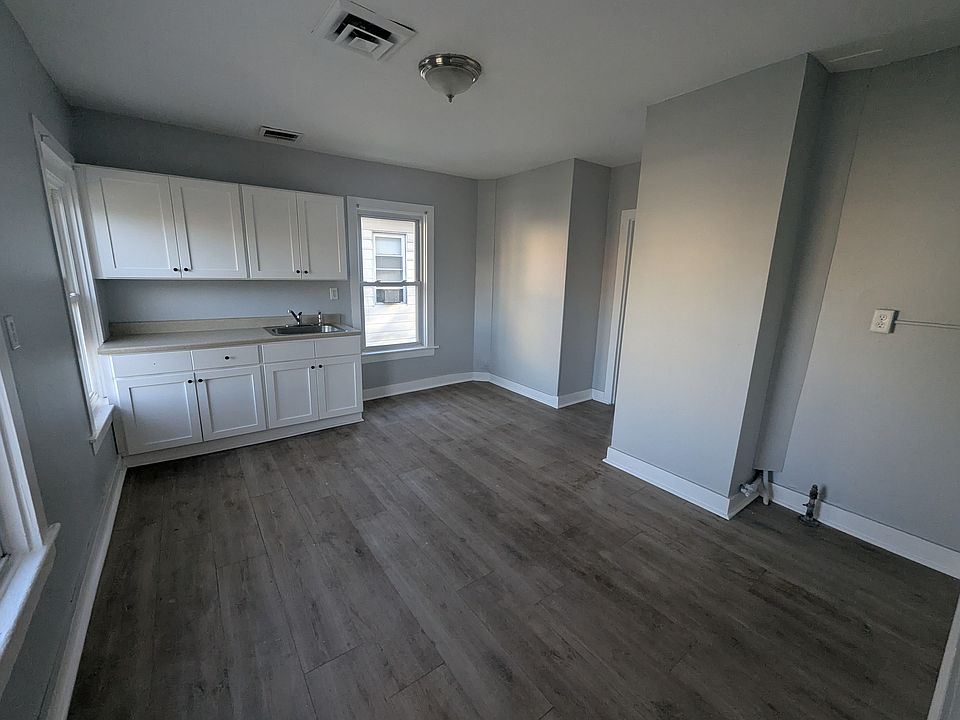 1st image of 295 Lloyd St #2