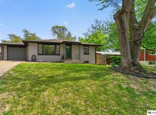 330 S 38th St, Lincoln, NE 68510