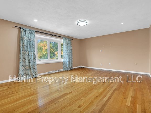 3rd image of 7 Briarwood Rd