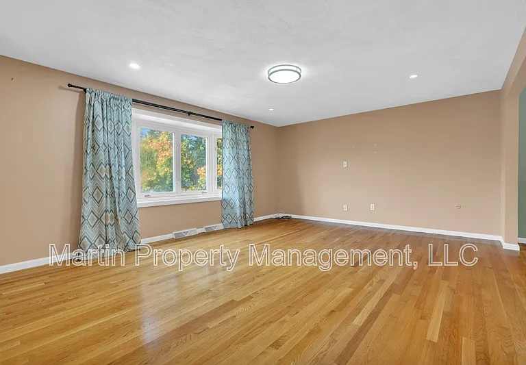 7 Briarwood Rd — Photo 3