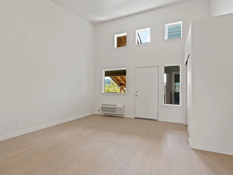 Duke Henry Flats — Photo 30