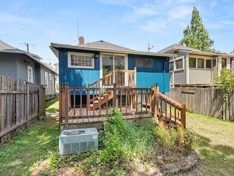 2708 SE Clinton St — Photo 40