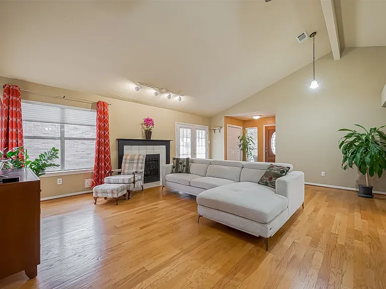 3318 Beech Point Dr — Photo 2