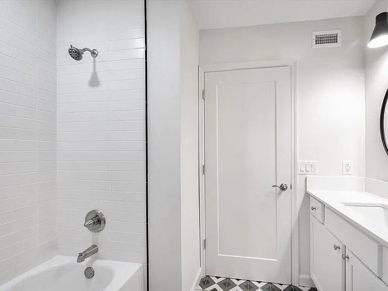 834 Jefferson Ave — Photo 15