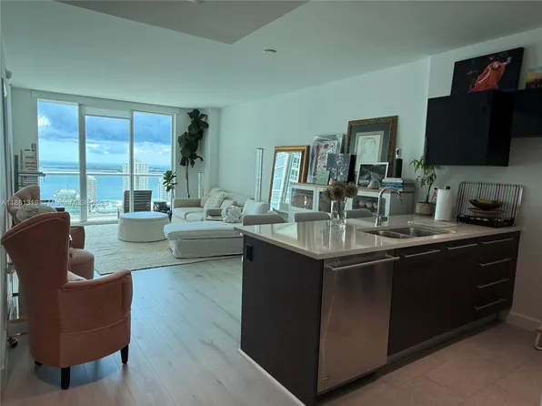 500 Brickell Ave APT 3100, Miami, FL 33131