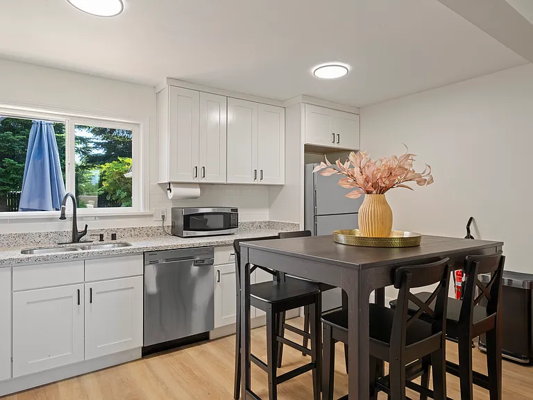 Barnes Ln S — Photo 1