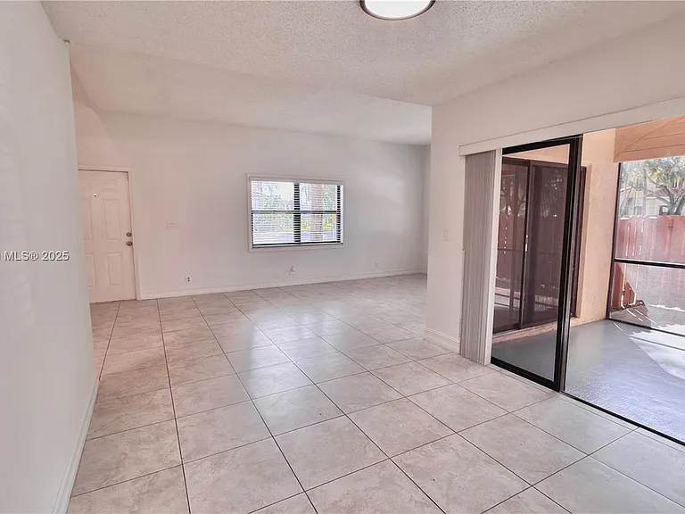 501 Racquet Club Rd — Photo 5