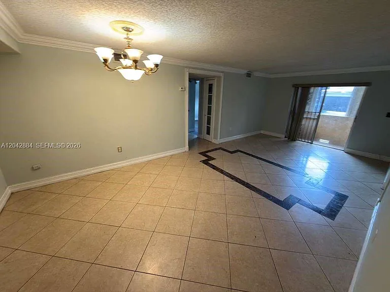 2735 W 52nd St #109 — Photo 4