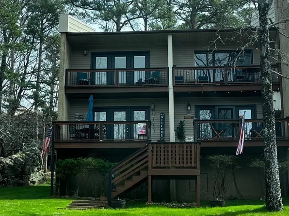 601 Dave Creek Pkwy APT 82, Fairfield Bay, AR 72088