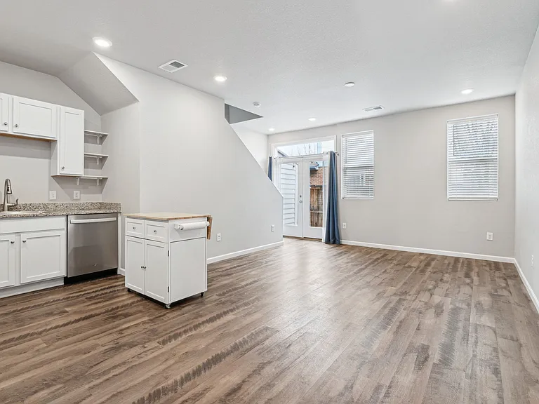 1050 Oak Cir — Photo 14
