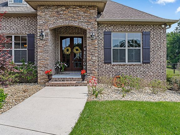 2nd image of 116 Helen Pl