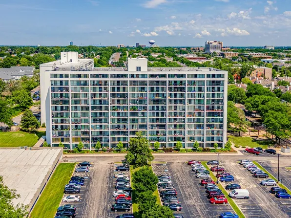 2005 S Finley Rd Unit 704, Lombard, IL 60148