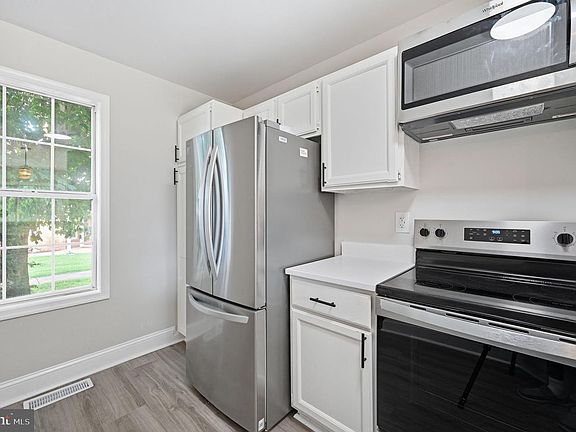 3rd image of 672 Ripplebrook Dr