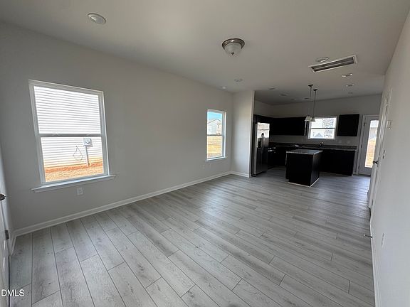 3rd image of 233 Courtside Dr