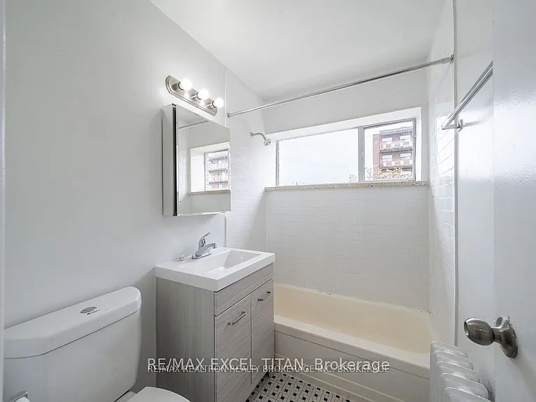 799 Robinson St #4 — Photo 8