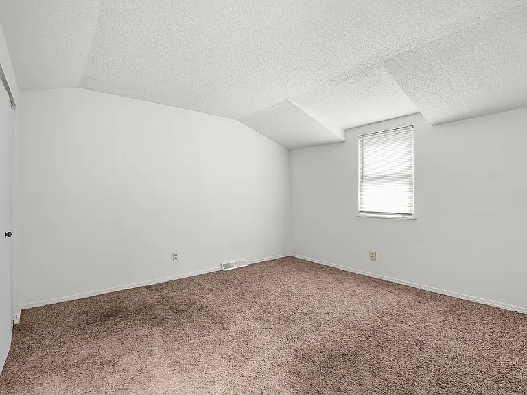 1602 Amblewood Dr #5 — Photo 10