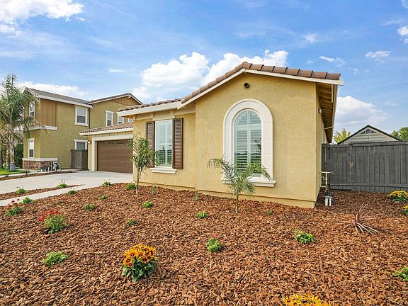 3rd image of 2537 Centennial Dr