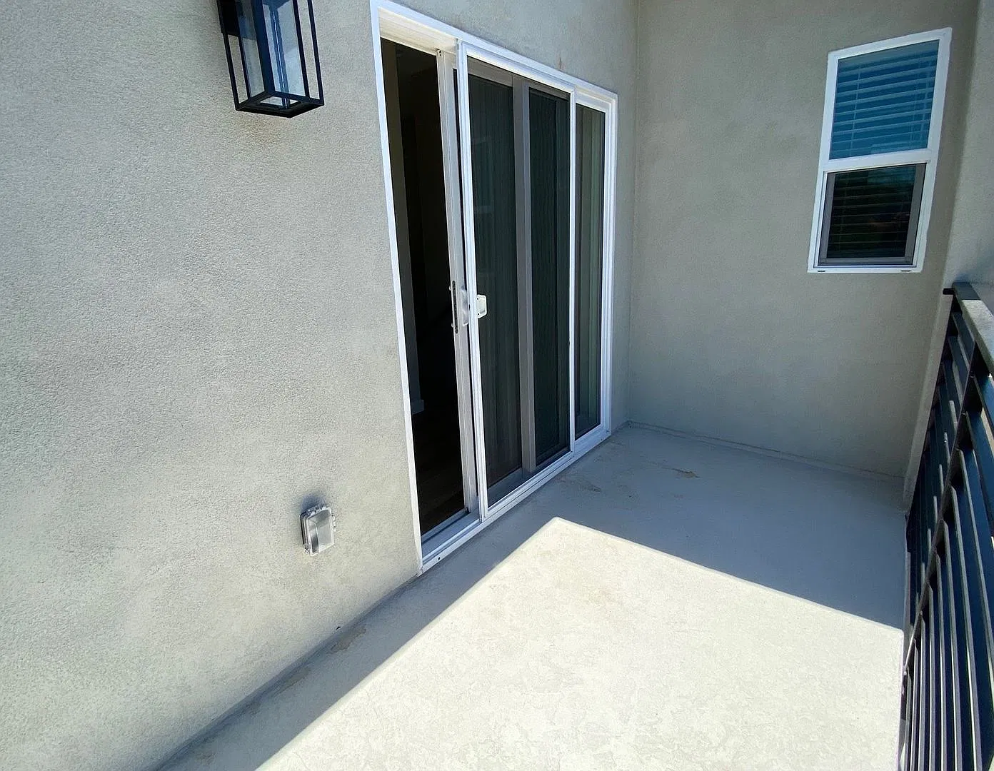 Private Entry & Yard — Photo 3