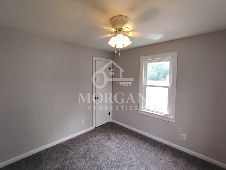 917 E 8th St #2 — Photo 6