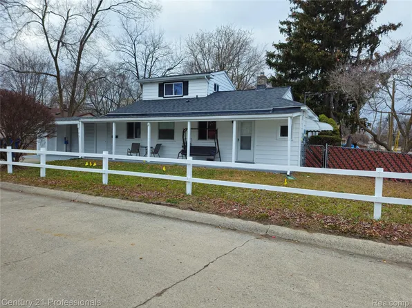 2829 Batavia Ct, Westland, MI 48186