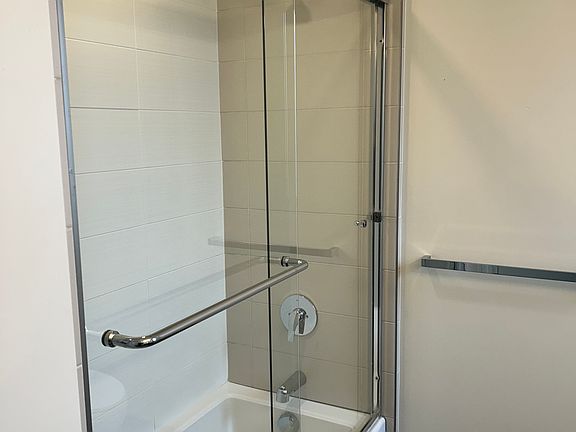 2nd image of 520 9th St Unit 304