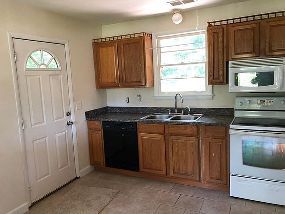 3rd image of 2932 Twin Lawn Dr