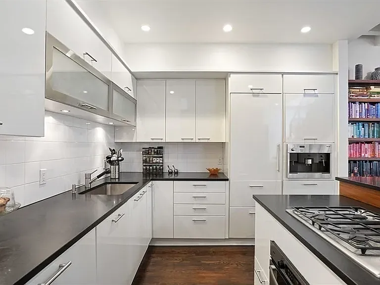 2 bed, 2.5 bath, $4,000 — Photo 4