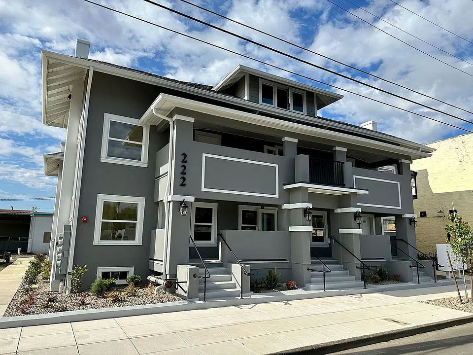 222 1st Ave SE