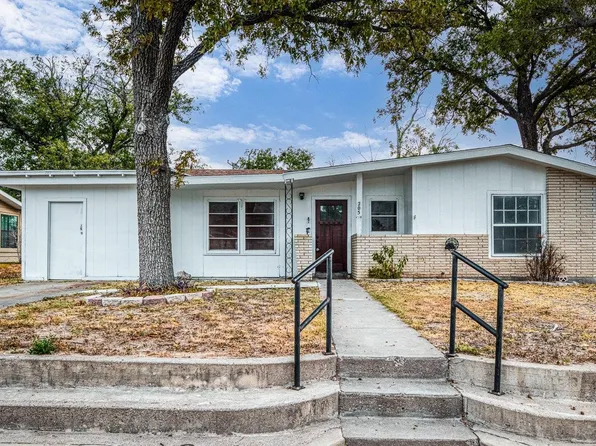 205 Jodobo Dr, Del Rio, TX 78840