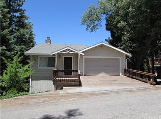 31294 Oakleaf Dr, Running Springs Area, CA 92382