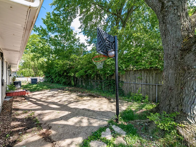 297 E Clearview Ave — Photo 30