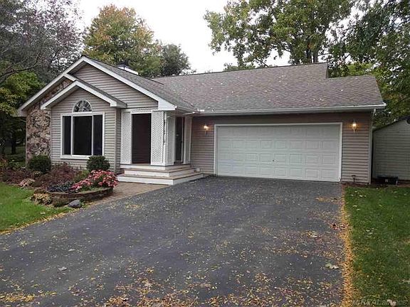 3rd image of 855 Mary Dr