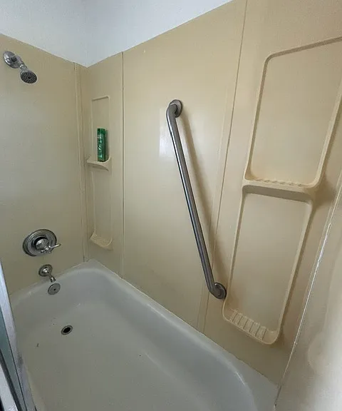 Bathtub/shower