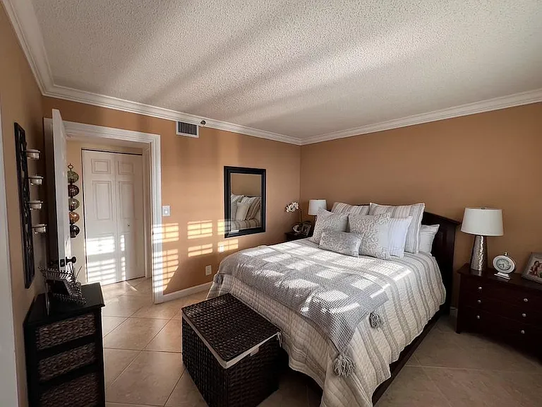 4550 NE 18th Ave #506 — Photo 8