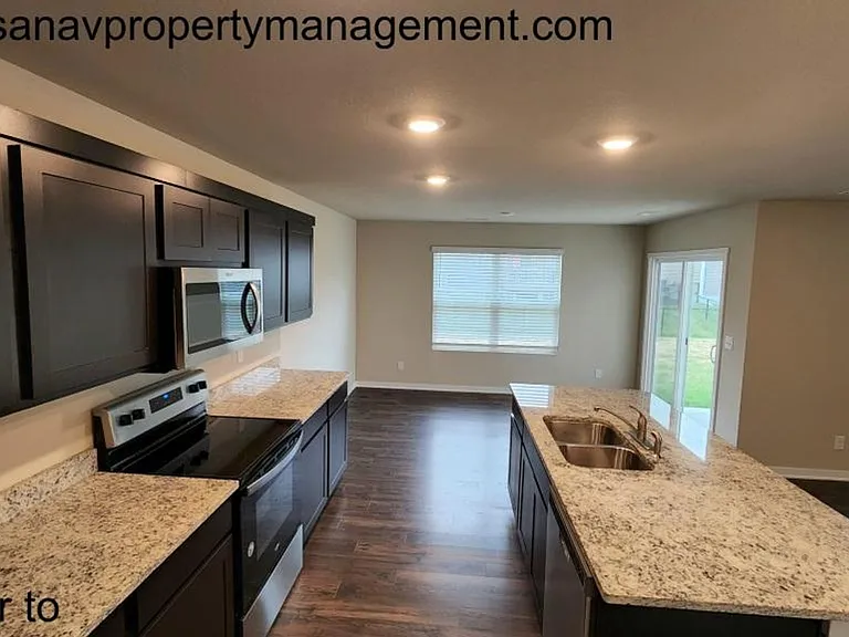 4202 NW Linwood Dr — Photo 10