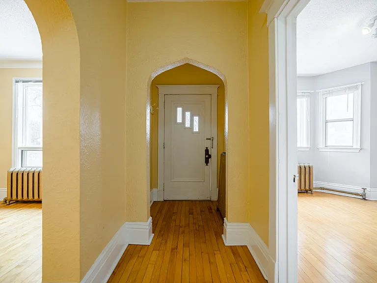 826 Grosvenor Ave #1 — Photo 6